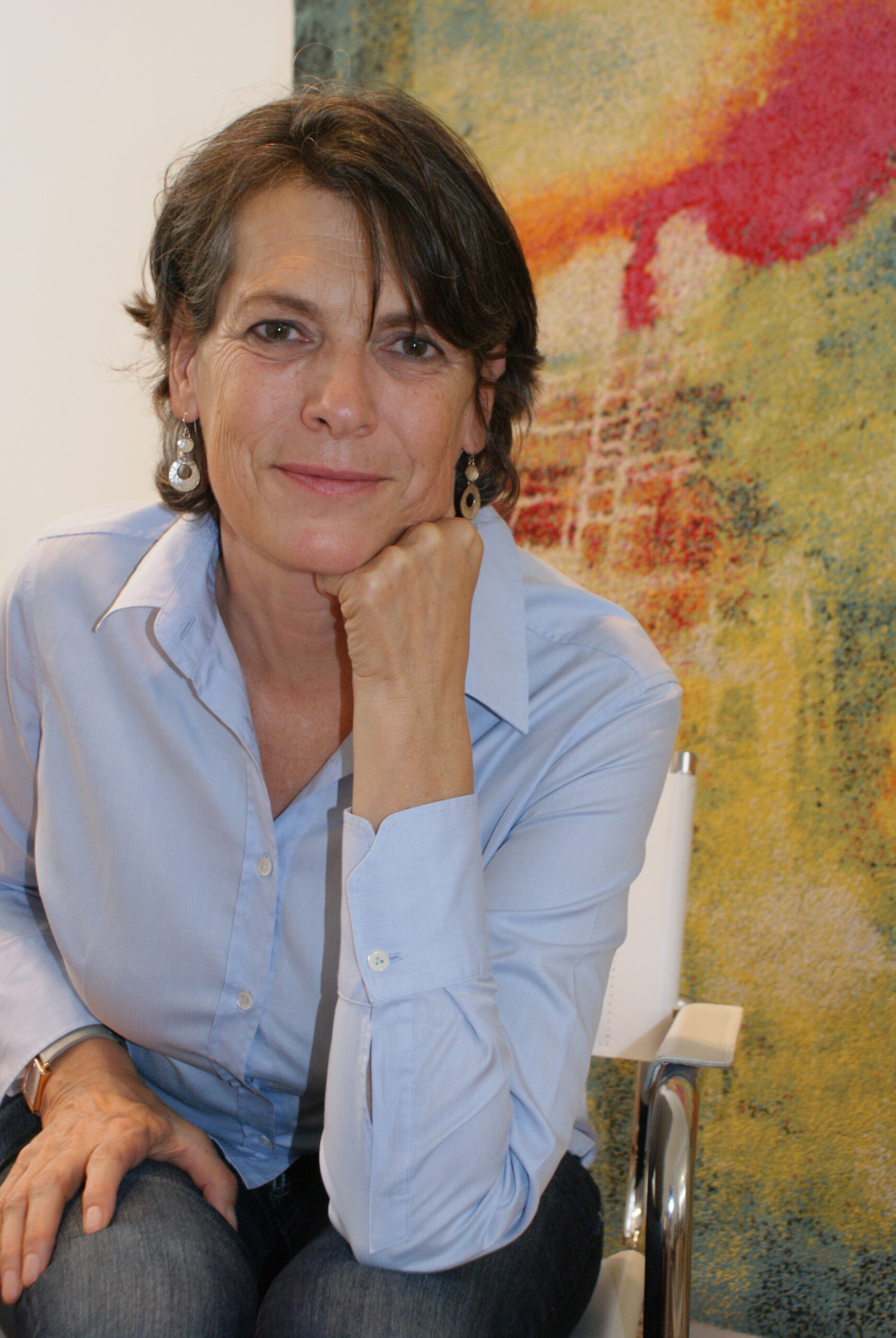 Kathrin Scheidl-Graf im Sitzen